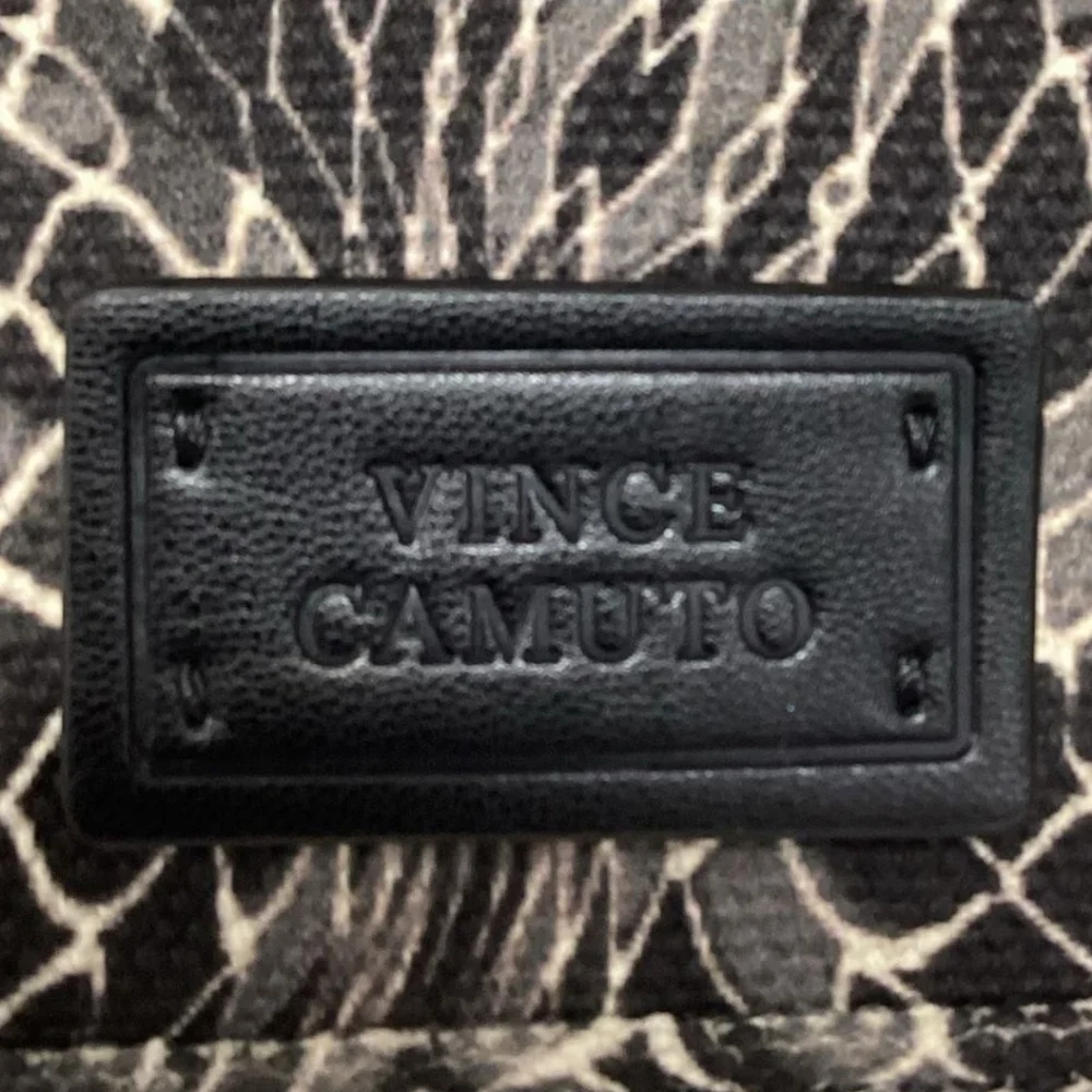 NWOT Vince Camuto Large Canvas Snakeskin print Orla Tote Black / Coconut Cream - Picture 4 of 9